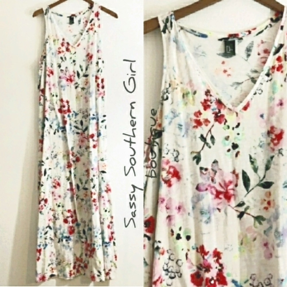 🆕⭐Cream floral maxi v neck dress